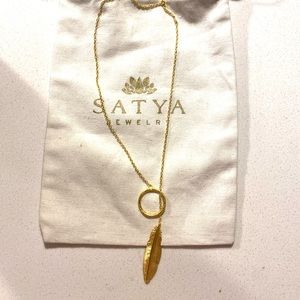 - Satya mystical Toggle & Loop feather chain necklace
